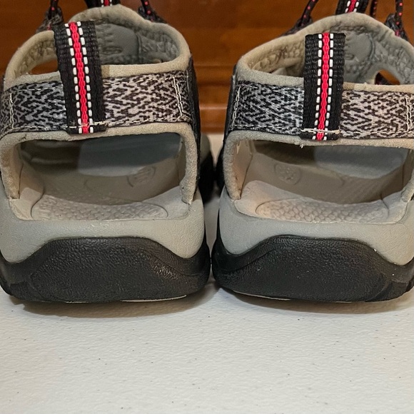Keen Newport H2 Sandal | Black/Pink | Size 7.5 - Picture 6 of 14